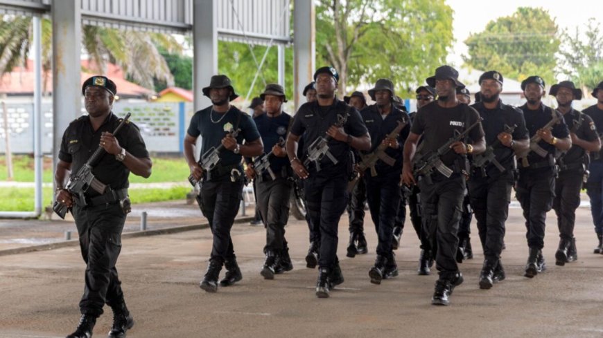 Politie oefent ceremonie voor installatie nieuwe korpschef