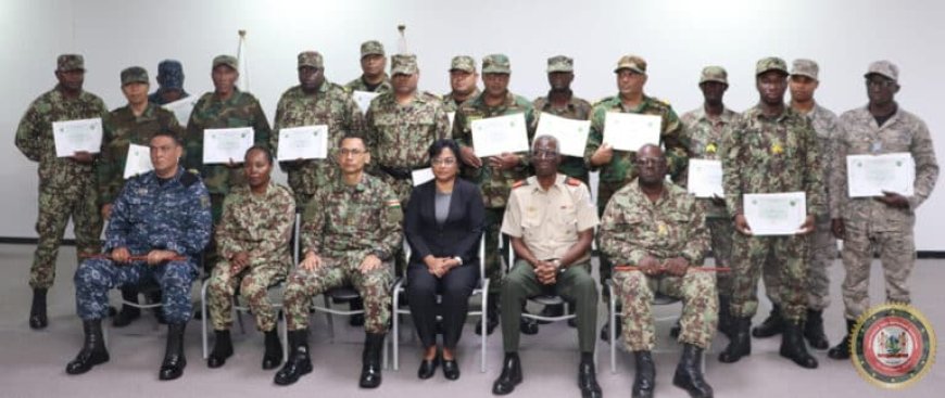 Nationaal Leger 16 nieuwe sergeant-majoors rijker