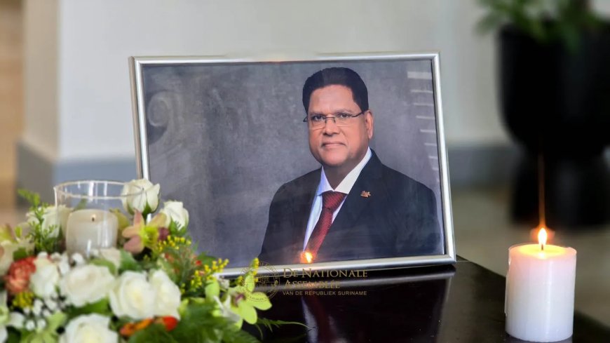 Condoleanceregister ter ere van Santokhi ondertekend door Assembleeleden