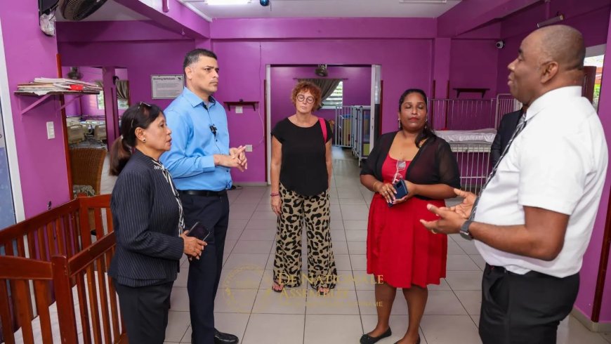 Noodkreet Betheljada tijdens bezoek Assembleevoorzitter Adhin