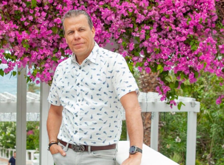 SURINAME, EEN LAND OP WEG NAAR ZELFVERNIETIGING