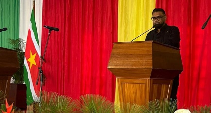 President Ali: hij zag de rivier niet als scheidslijn, maar als een ader die twee harten verb