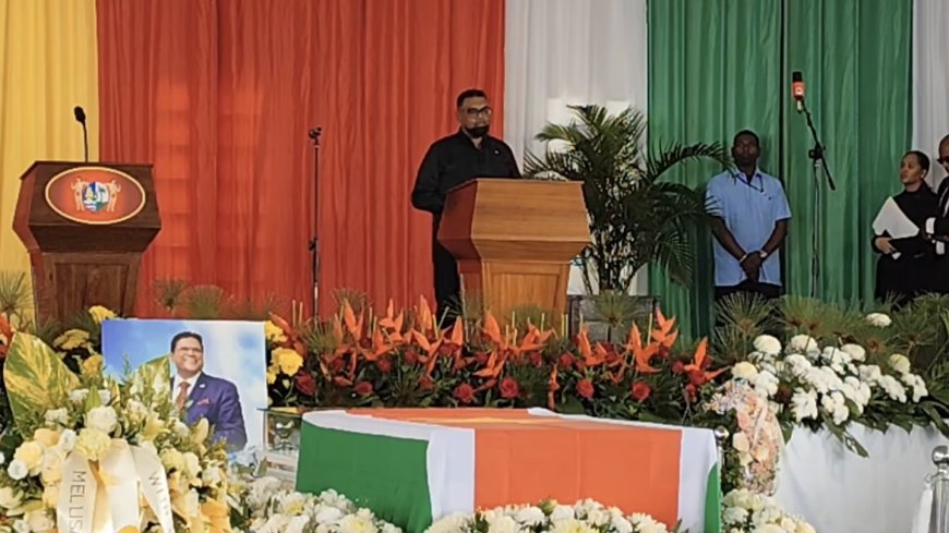 Ali over Santokhi: “Hij zag de rivier niet als scheidslijn, maar als een ader die twee harten