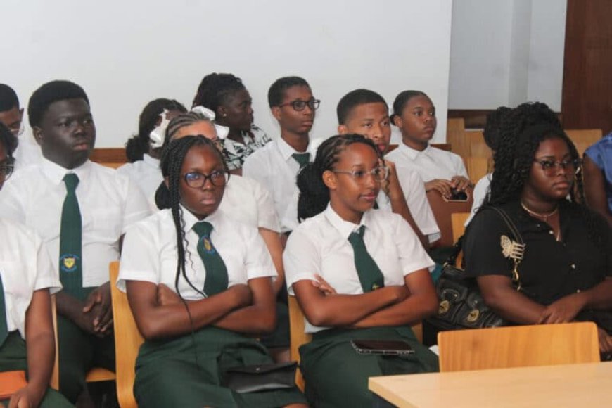 Guyanese scholieren bezoeken Rechtspraak Suriname