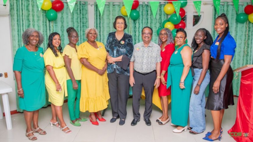 President Simons ontvangt award als “Dya Dya Sranan Uma”