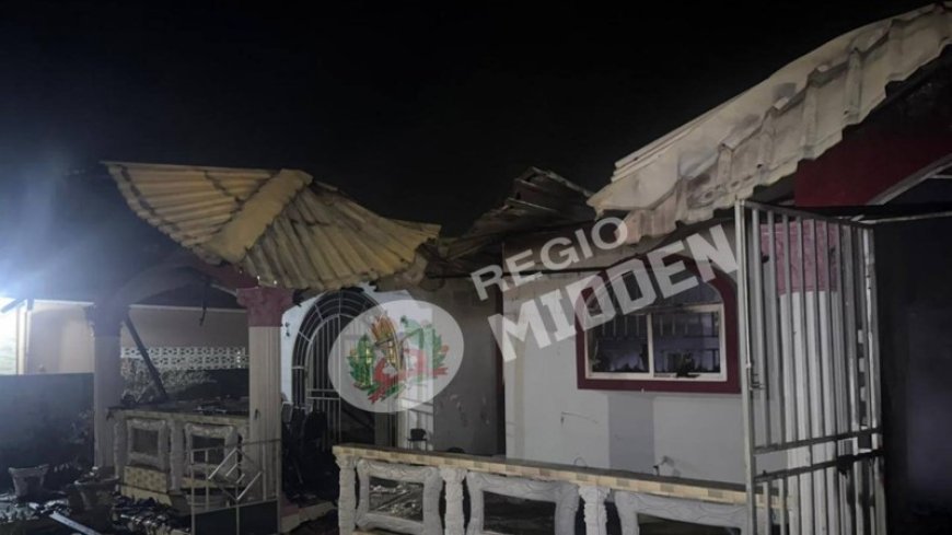 Inboedel verwoest na brand in slaapkamer, gezin ongedeerd