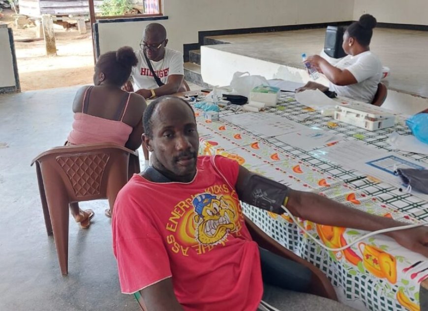 Gezondheidswerkers organiseren medische dag in Botopasi