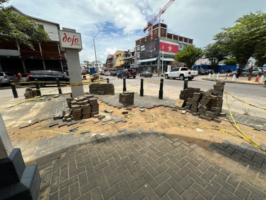 BINNENSTAD BIJNA EEN MODDERPOEL