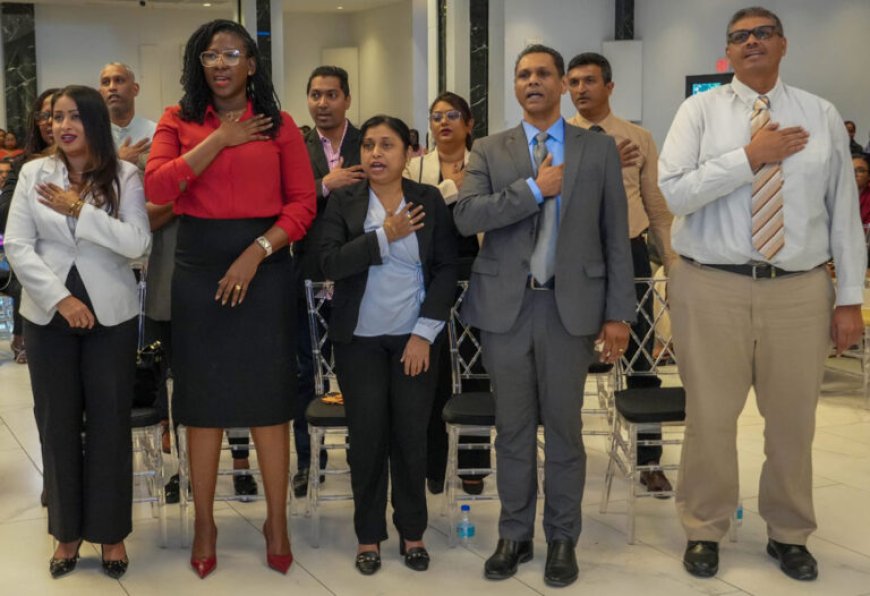 Bee: ´Ik wil geen ambtenaren betalen die thuisblijven´