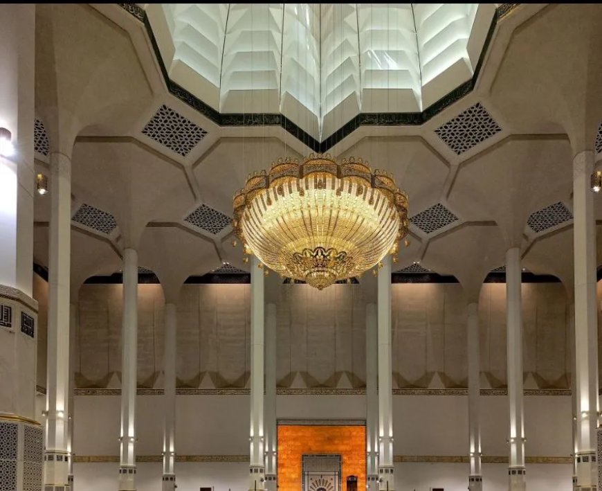 Paus tekent historisch boek in moskee Algerije