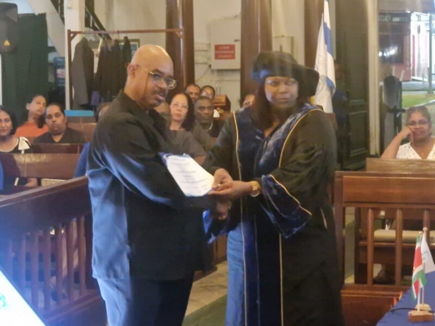 Eredoctoraat voor oud-directeur Statistiekbureau