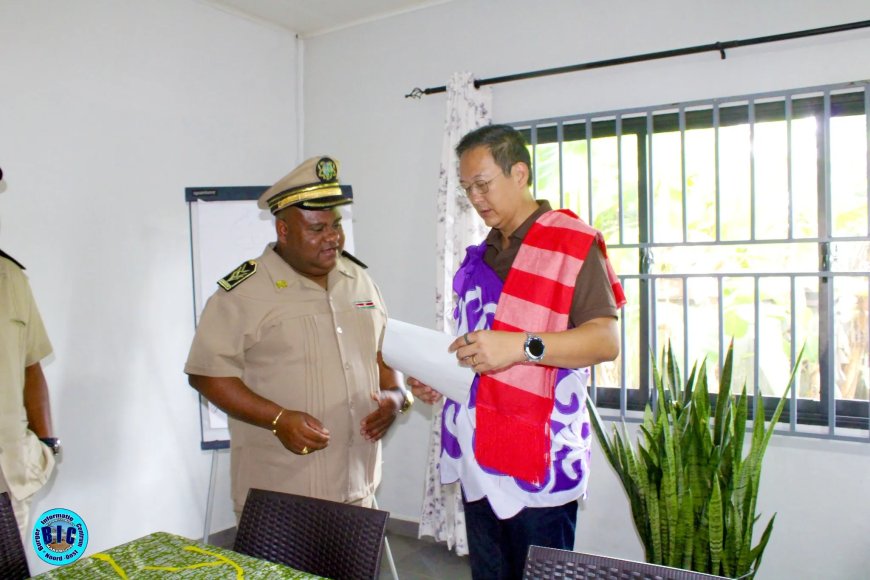 Commissariaat Marowijne Noord-Oost zet minister Tsang aan het werk