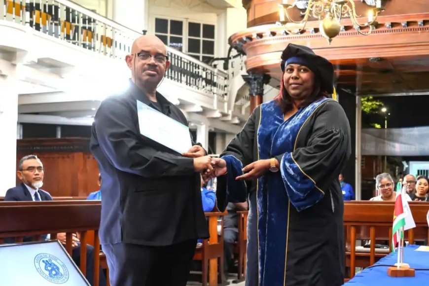 AdeKUS verleent eredoctoraat aan Iwan A. Sno