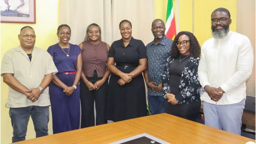 Suricorps biedt ondersteuning aan RO na kennismakingsbezoek