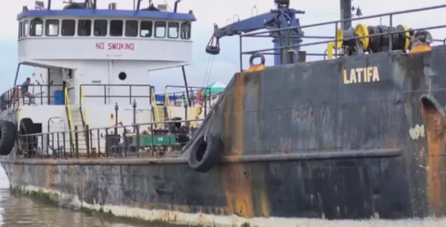 Braziliaanse marine redt bemanning van schip dat 20 dagen stuurloos op zee dreef