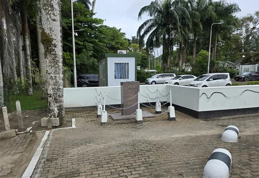 Gestolen bronzen borstbeeld ex-wnd. president teruggevonden; twee verdachten aangehouden