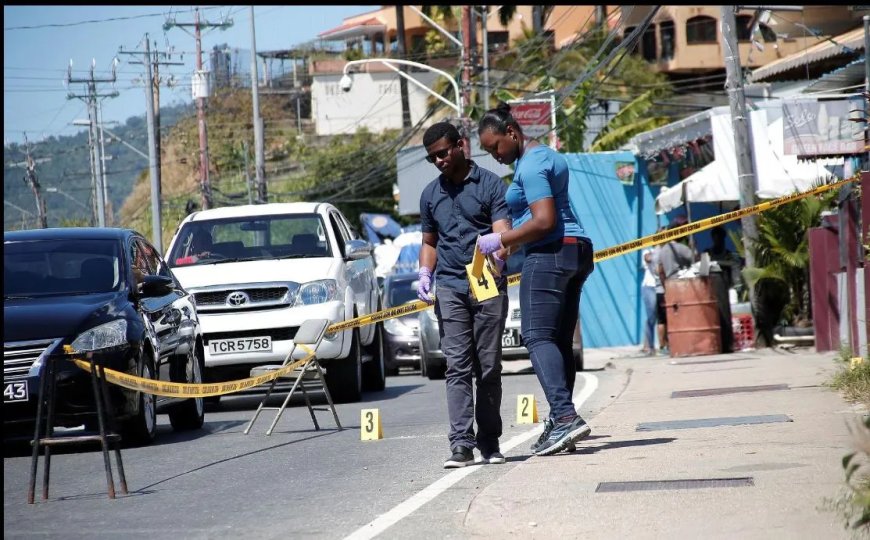 Interne verraadzaak schokt politieapparaat