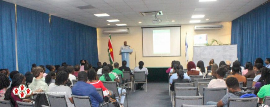 Bee: ‘Zonder geschoolde mensen bouwen we Suriname niet op’