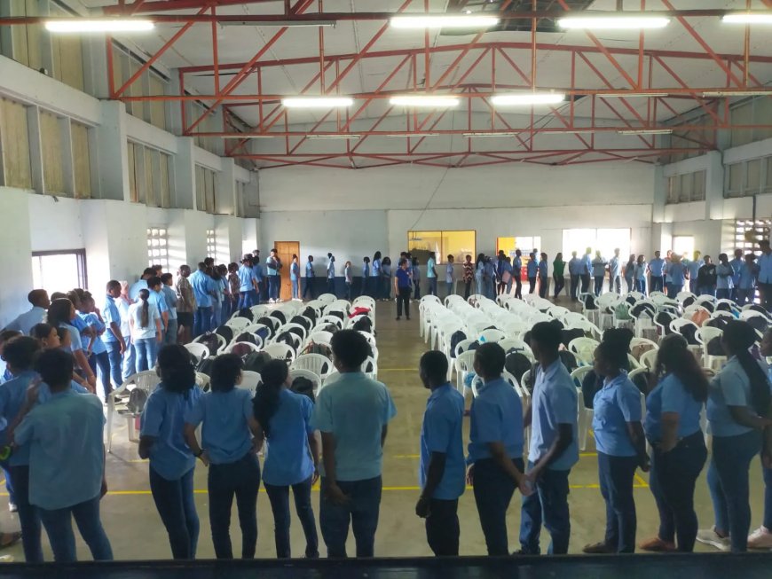 Succesvolle motivatie dag voor examen leerlingen VOJ-scholen in het district Para