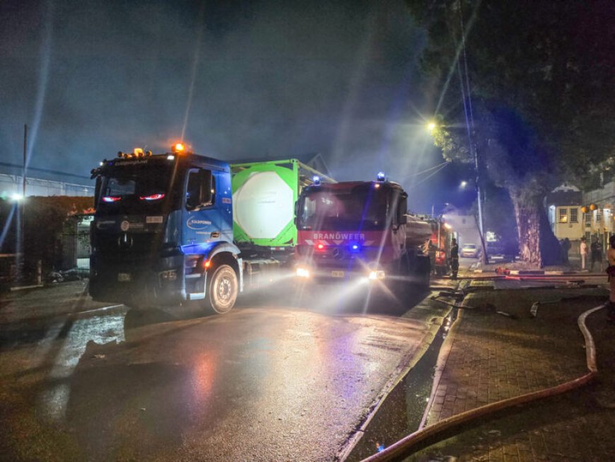 BLUSSEN ZONDER BENODIGD MATERIEEL