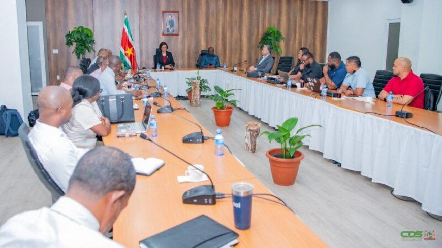 President Simons en luchtverkeersleiders maken afspraken over loon en continuïteit