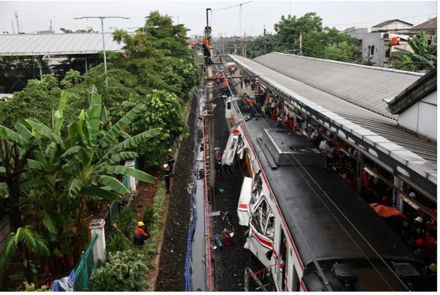 Trein botsing bij jakarta eist levens en veroorzaakt chaos