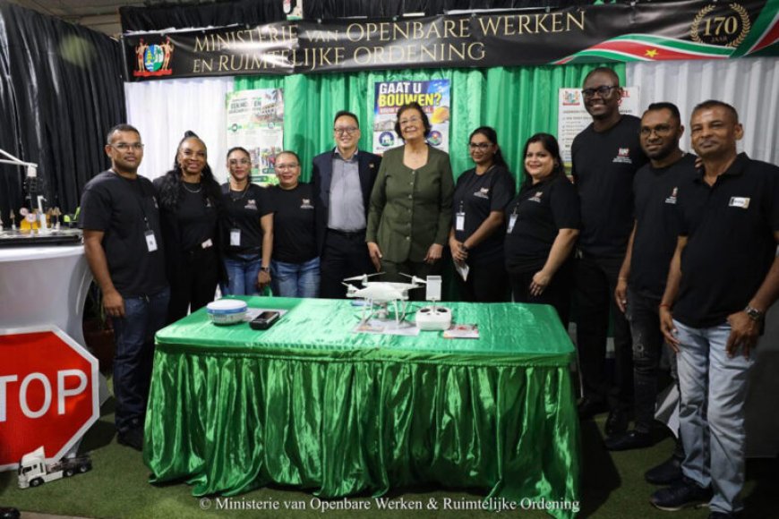 Minister Tsang bezoekt Bouw-, Woon- & Huishoudbeurs