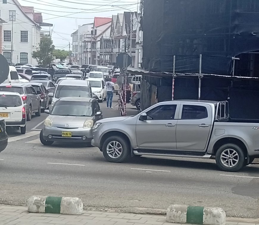 Verkeersdrukte rond verjaardagsviering minister Manorath