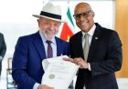 Ambassadeur Antonius biedt geloofsbrieven aan Lula da Silva aan