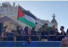 Lamine Yamal zwaait met Palestijnse vlag tijdens Barça-feest