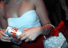 Cola-lightfeestjes populair in India door oorlog in Iran