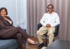 Oud-profvoetballer Edgar Davids brengt beleefdheidsbezoek aan president Simons