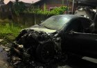 Twee voertuigen uitgebrand aan Emile Meinzakstraat; politie vermoedt brandstichting