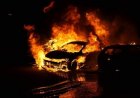 Twee personenauto’s vermoedelijk in brand gestoken