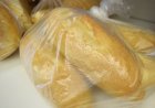 Guyanezen kopen brood op krediet