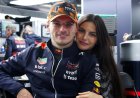 Verstappens partner geniet van luxe jachtvakantie