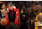 85-jarige NBA-superfan geeft fortuin uit aan basketbal