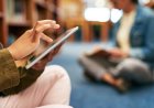 App stuurt studenten letterlijk terug naar hun boeken