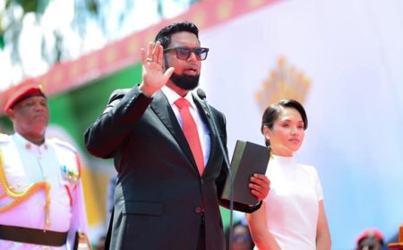 Guyanese president zet in op eigen raffinaderij tijdens energiebeurs Houston