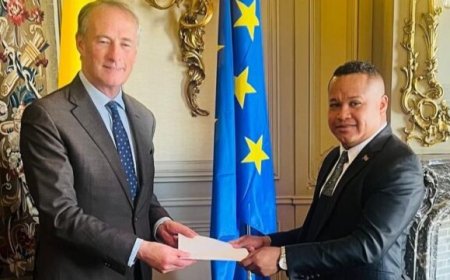Armaketo biedt geloofsbrieven aan in België, missie officieel gestart
