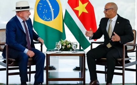 Ambassadeur Antonius biedt geloofsbrieven aan president Lula aan
