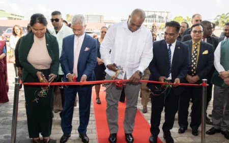 India draagt fruitverwerkingsinstallatie over aan Suriname
