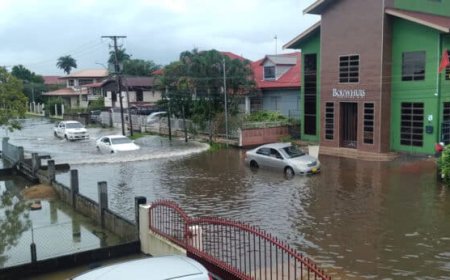 Straten onder water, scholen gesloten