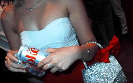 Cola-lightfeestjes populair in India door oorlog in Iran