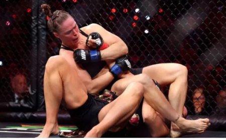 Ronda Rousey wint razendsnel bij terugkeer in MMA