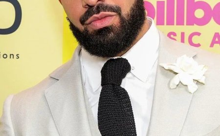 Drake brengt drie albums tegelijk uit
