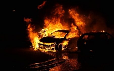 Twee personenauto’s vermoedelijk in brand gestoken