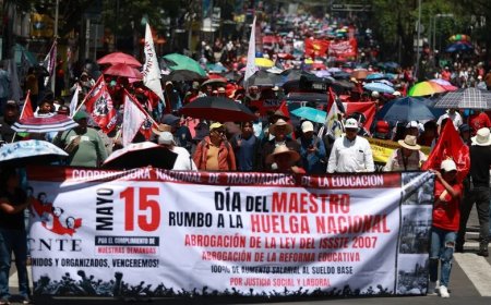 Duizenden leraren in Mexico demonstreren en dreigen met stakingen tijdens WK-voetbal