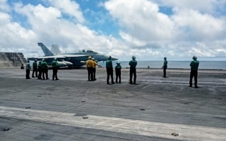 Oudste Amerikaanse vliegdekschip in Surinaamse wateren op afscheidsmissie