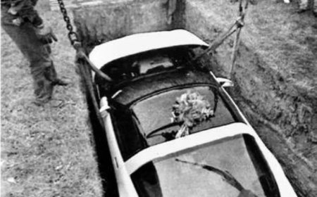 Weetje van de dag – Vandaag in 1994: Man in Pennsylvania begraven in zijn geliefde witte  Cor